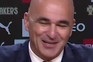 逆天！川超赛后裁判惨遭凉山球员飞踹，这是有多大仇恨！